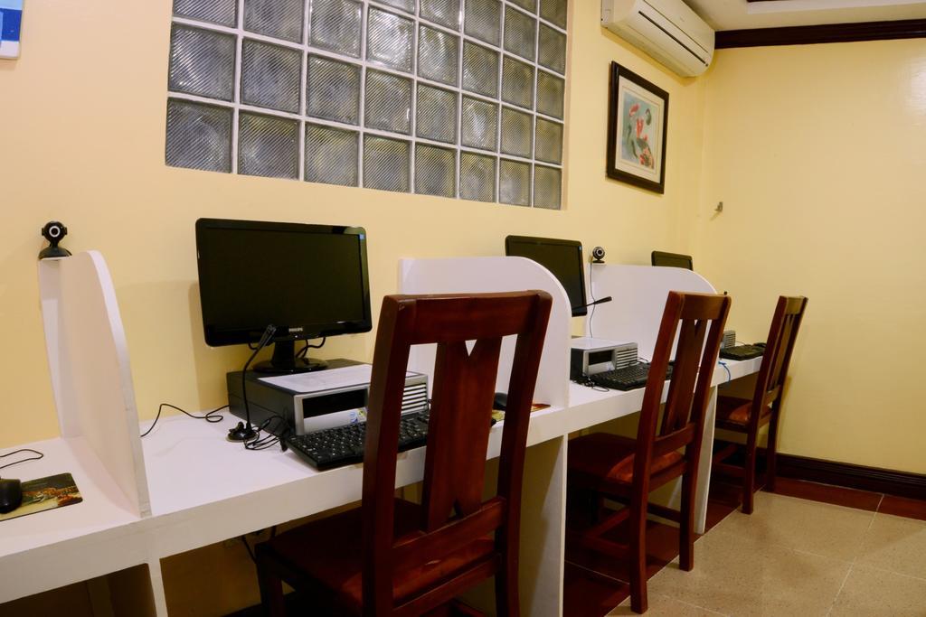 Jaimee'S Hotel, Resort And Restaurant Maasin  Esterno foto
